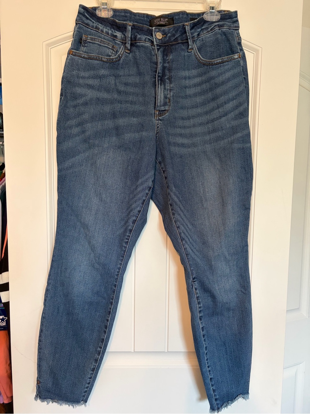Judy Blue Medium Blue Ankle Crop Jeans